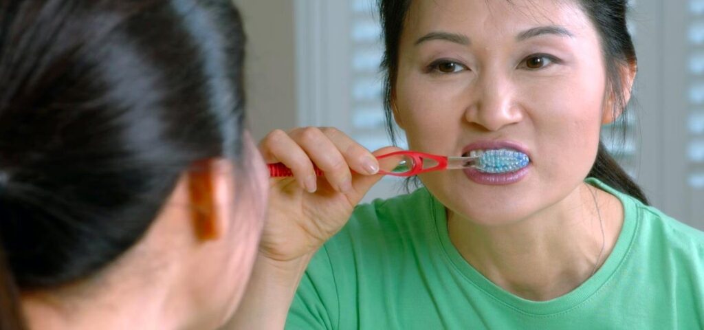 How to keep teeth clean with Invisalign